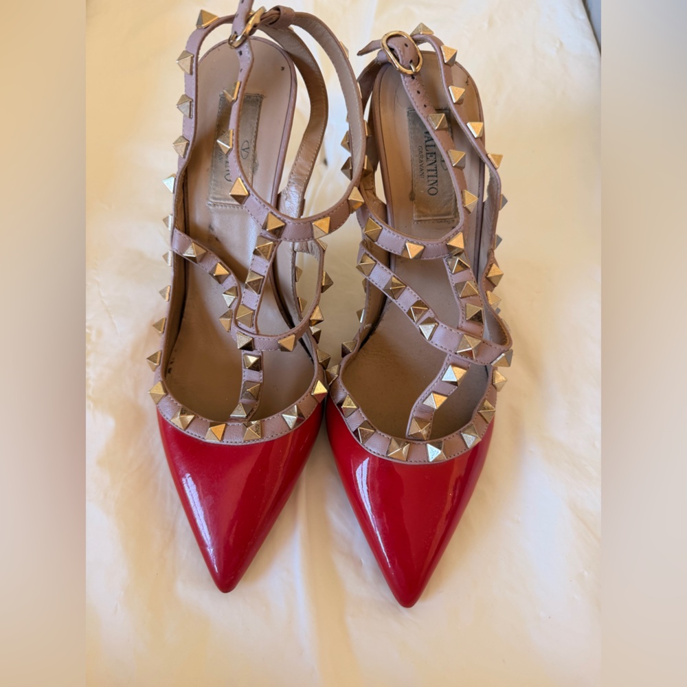 Valentino Garavani Red Patent Rockstud T-Strap Pumps – Size 37 - Picture 4 of 16